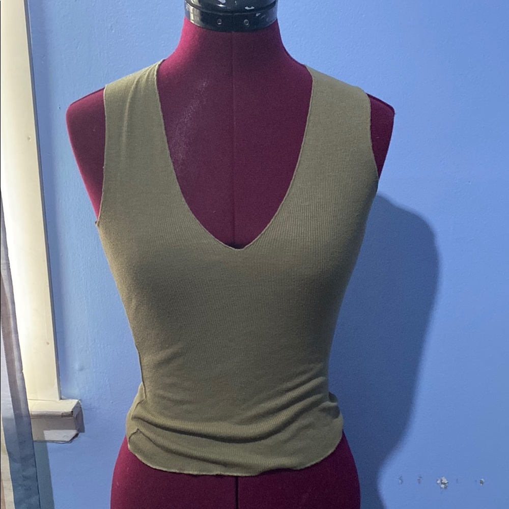 🔮 5 for $20 🔮 guess vintage olive green cropped tee